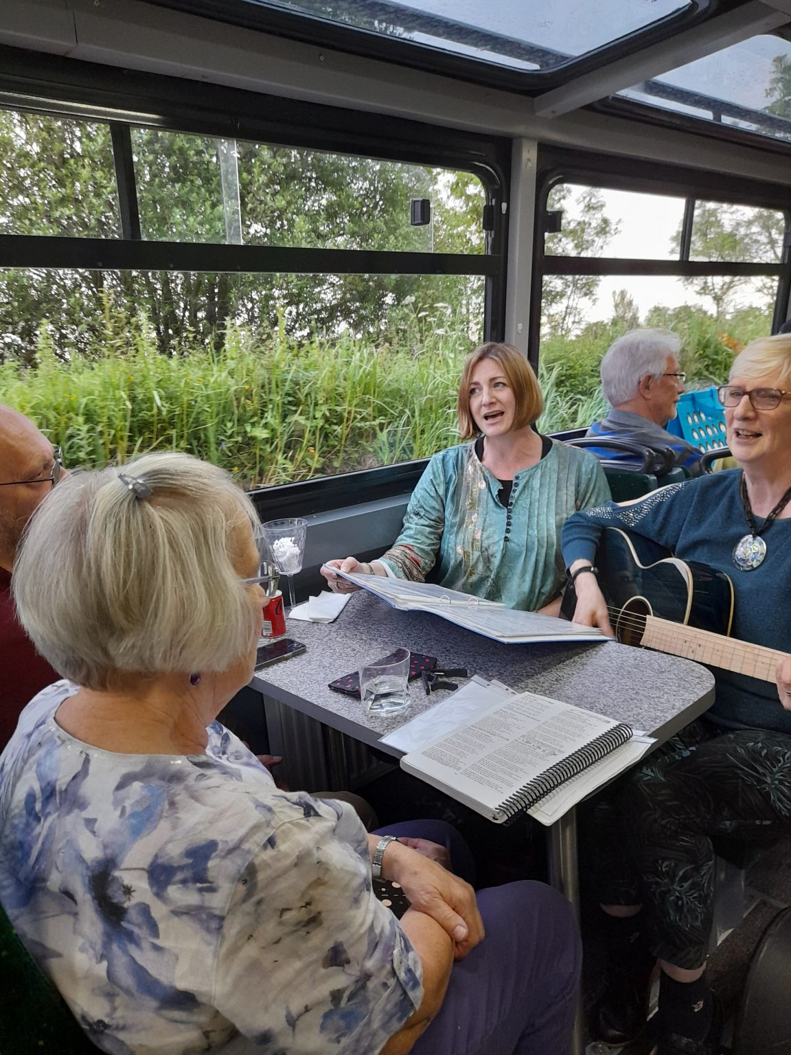 Jen and Amy - first timers on the canal trip . Having an absolute ball.